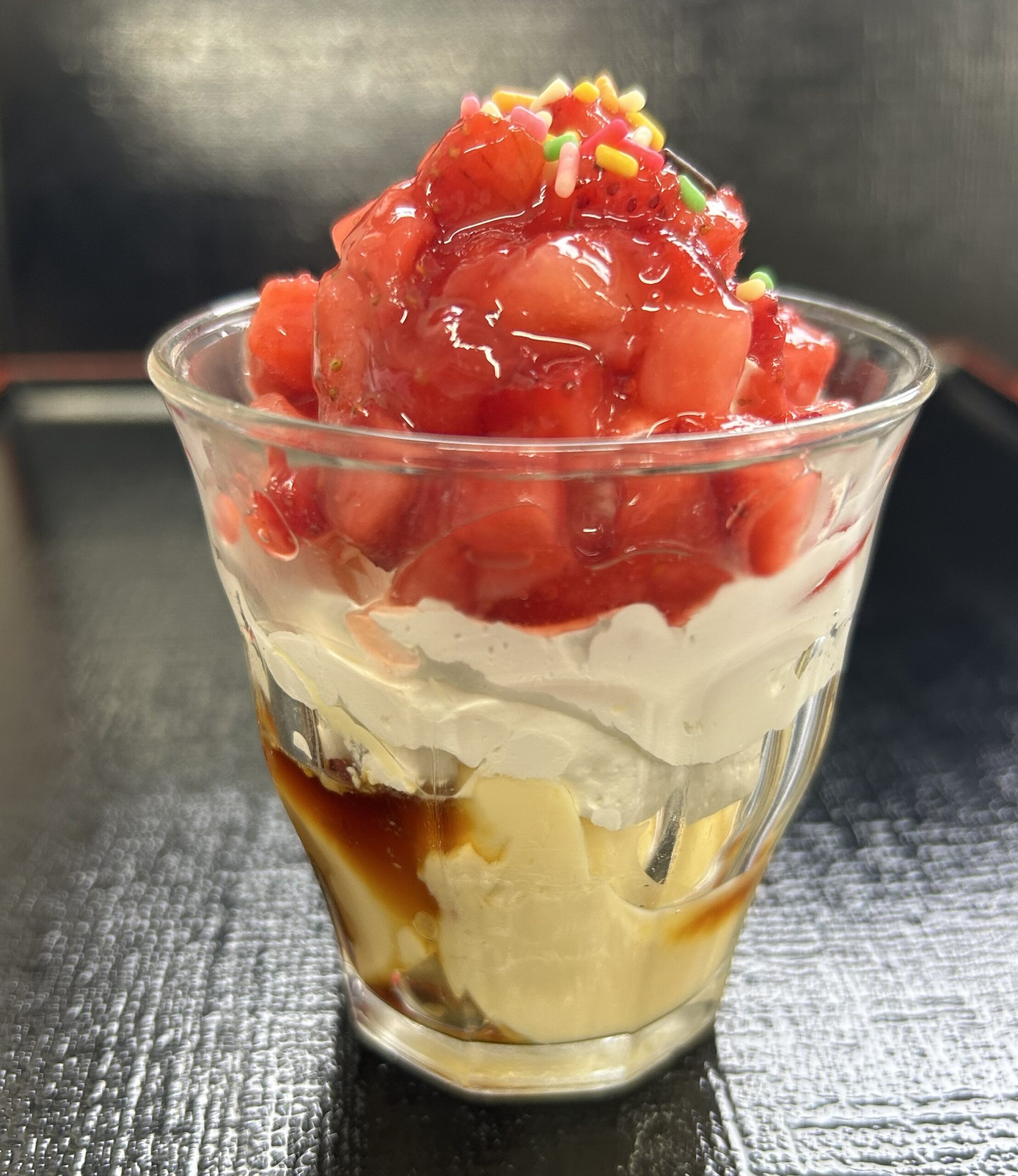 苺のプリンパフェ